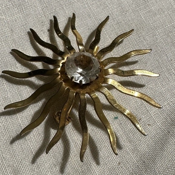 Vintage Sarah Coventry Gold tone Sunburst brooch pin - Picture 1 of 5